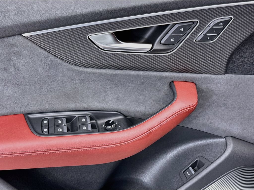 Certified 2025 Audi SQ8 Prestige AWD/4WD image 22