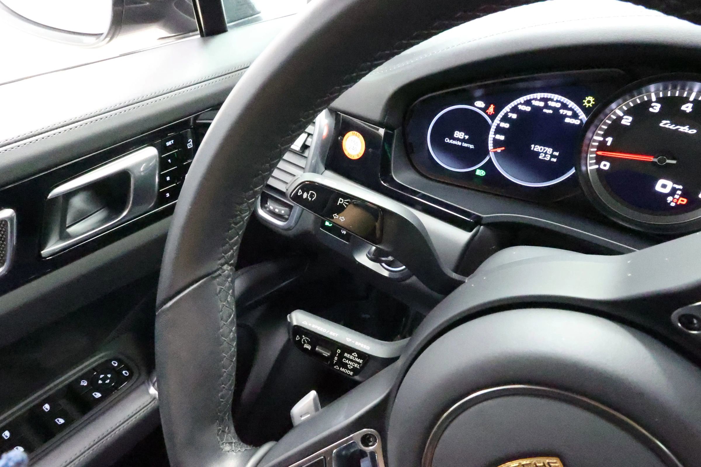 Used 2020 Porsche Cayenne Turbo image 26