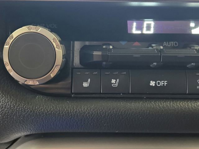 Used 2024 Toyota Tundra Limited AWD/4WD image 27