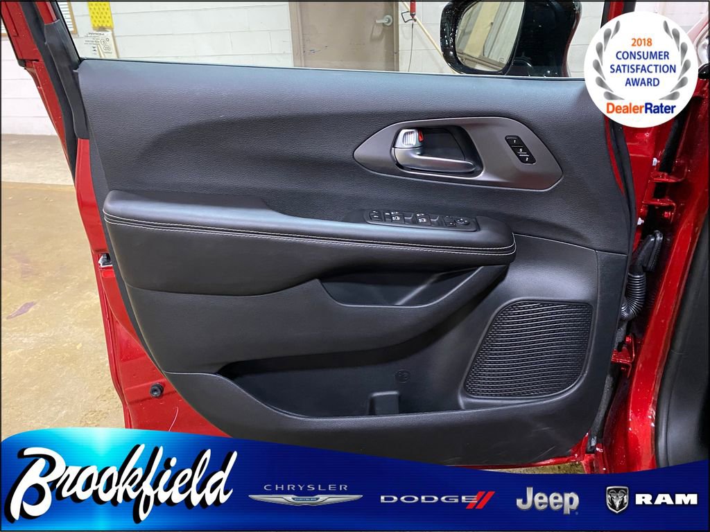 New 2026 Chrysler Pacifica Select FWD image 14