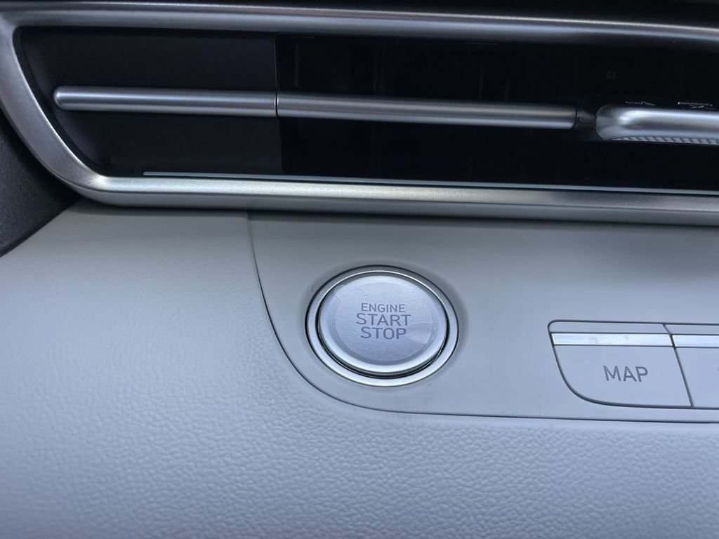 New 2026 Hyundai Elantra Limited FWD image 34