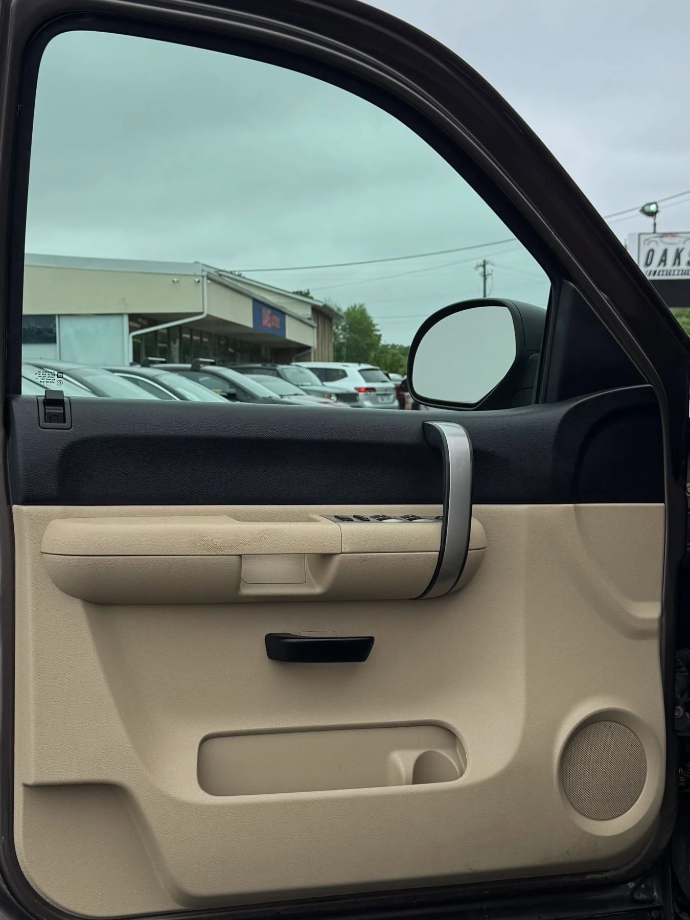 Used 2007 Chevrolet Silverado 1500 LT w/ Towing Package image 12