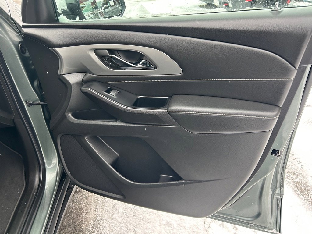 Used 2023 Chevrolet Traverse LT image 19