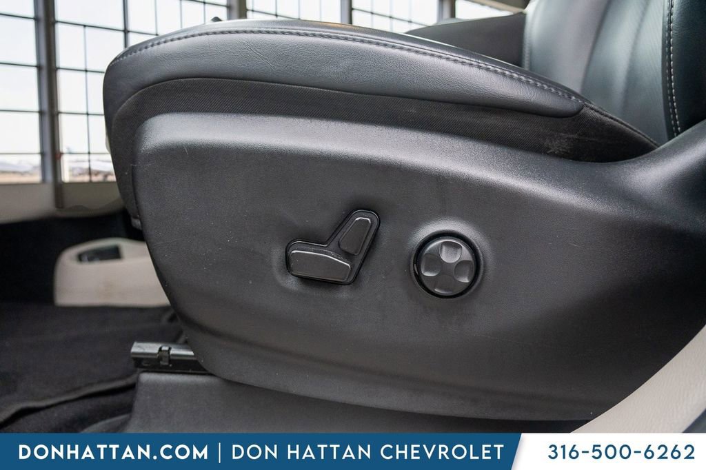 Used 2023 Chrysler Pacifica Touring-L FWD image 18