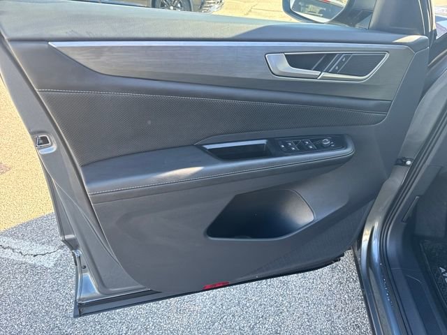 Certified 2025 Volkswagen Atlas Cross Sport SE image 11