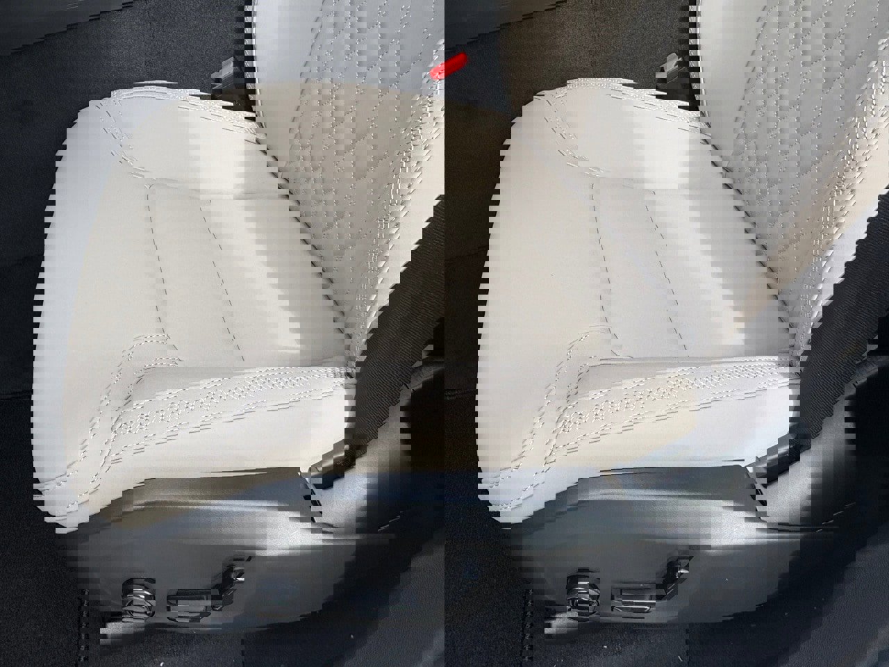 New 2026 Volvo XC60 B5 Plus w/ Protection Package Premier image 18