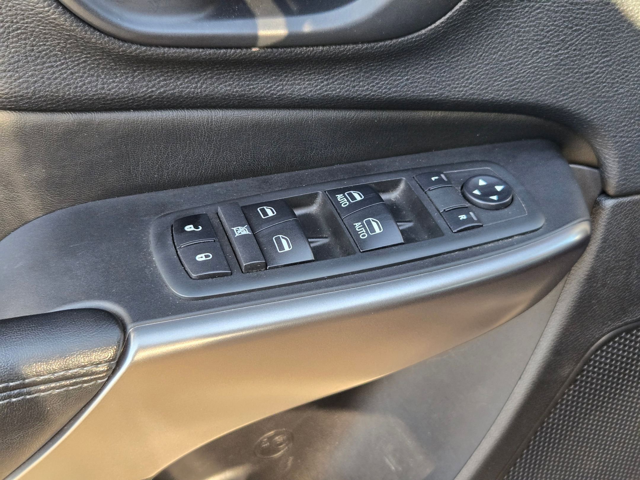 Used 2019 Jeep Cherokee Latitude Plus FWD image 11