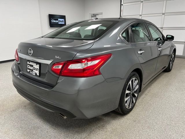 Used 2017 Nissan Altima 2.5 SL w/ Moonroof Package image 10