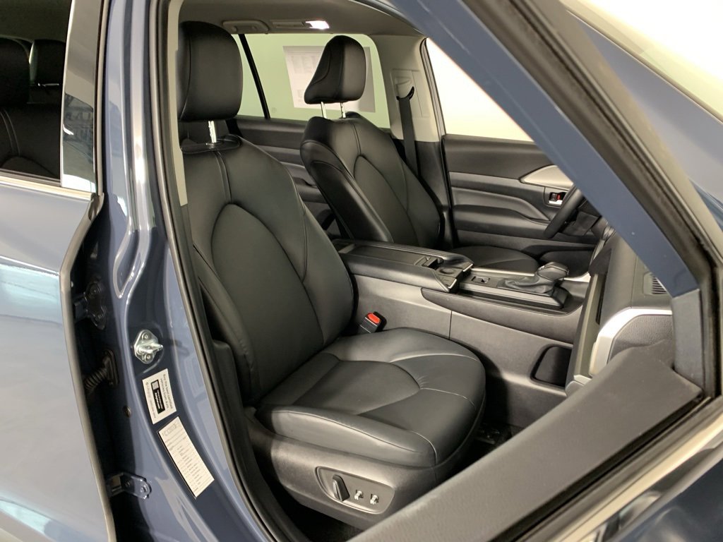 Used 2025 Toyota Grand Highlander AWD image 42