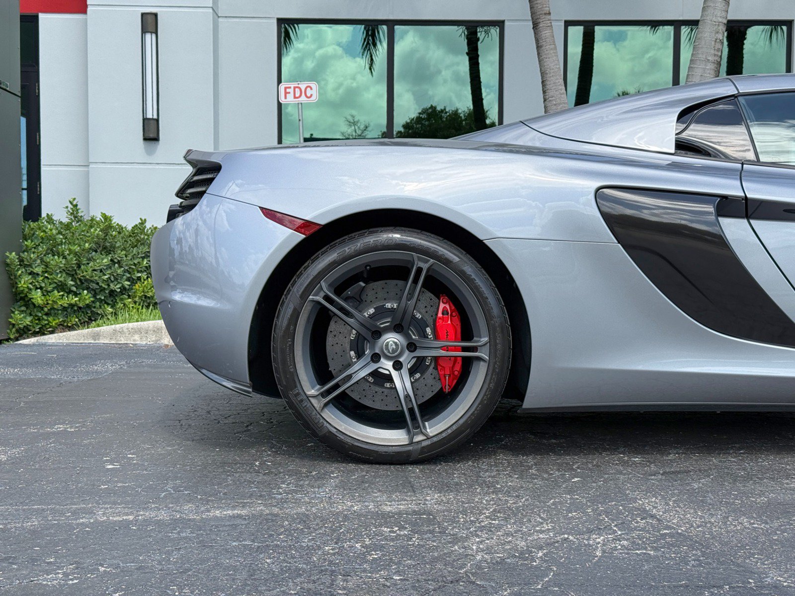 Used 2015 McLaren 650S Spider RWD image 47