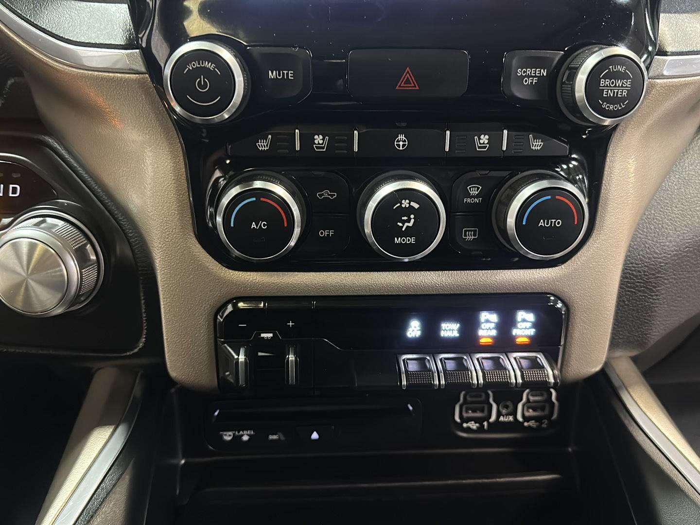 Used 2019 RAM 1500 Laramie image 25