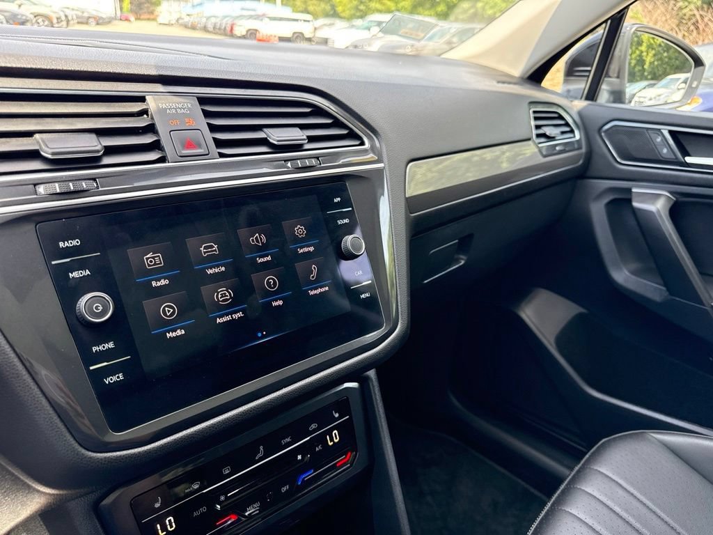 Used 2023 Volkswagen Tiguan SE w/ Panoramic Sunroof Package FWD image 20