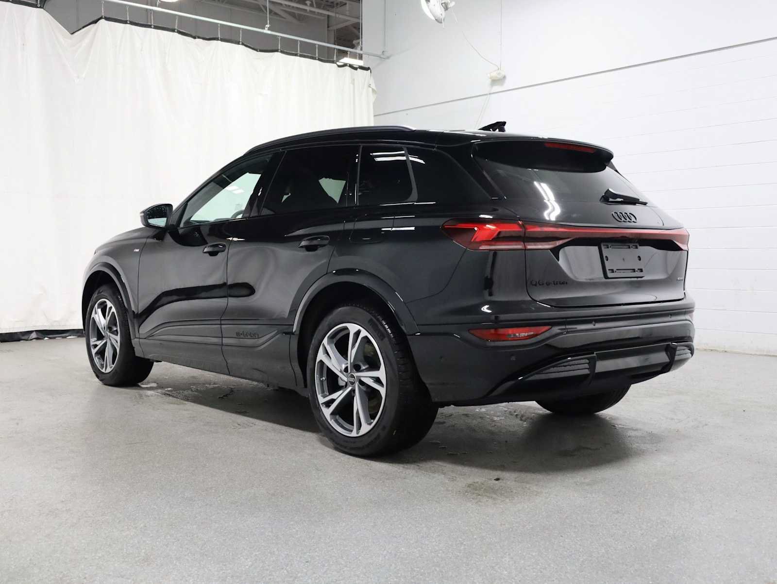 New 2027 Audi Q6 e-tron Premium Plus AWD/4WD image 3
