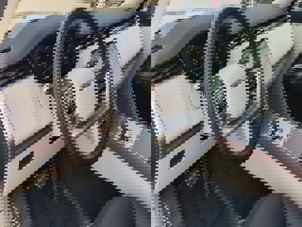 Certified 2024 Land Rover Range Rover SE image 2