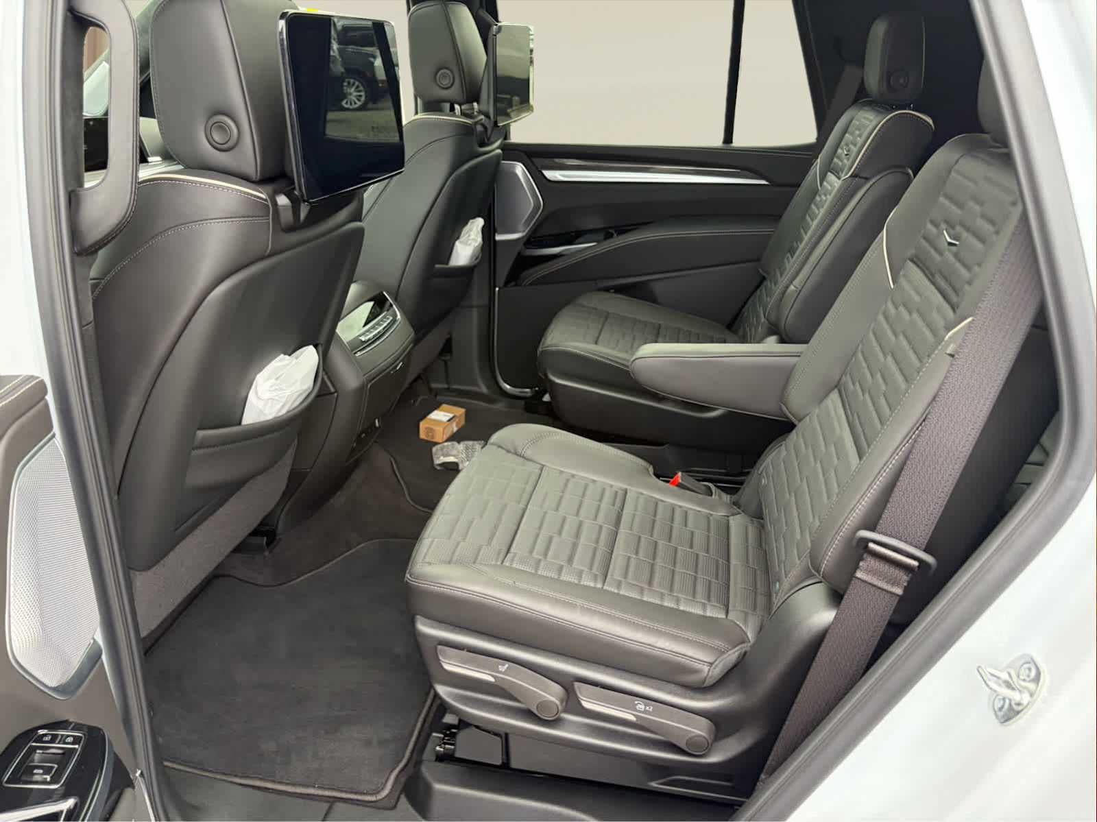 Certified 2026 Cadillac Escalade V AWD/4WD image 24
