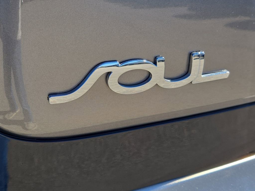 Used 2018 Kia Soul + image 12