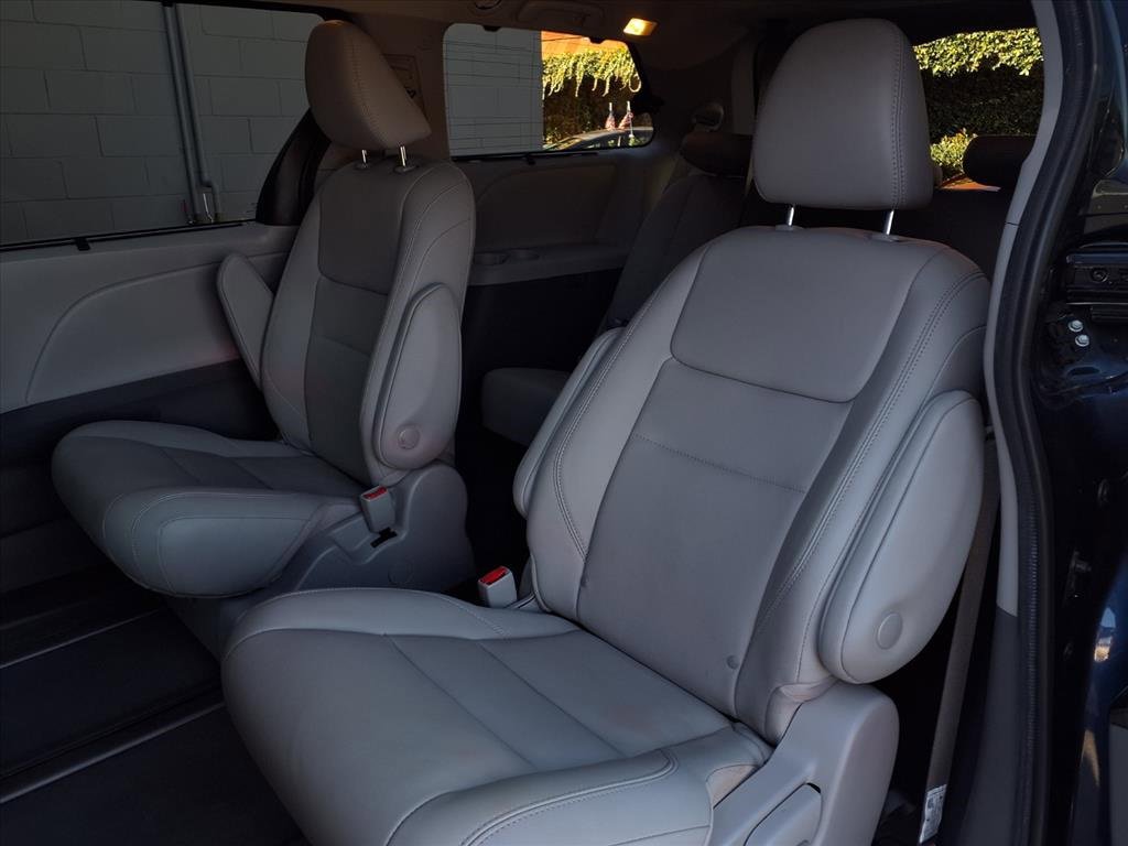 Certified 2020 Toyota Sienna XLE image 17