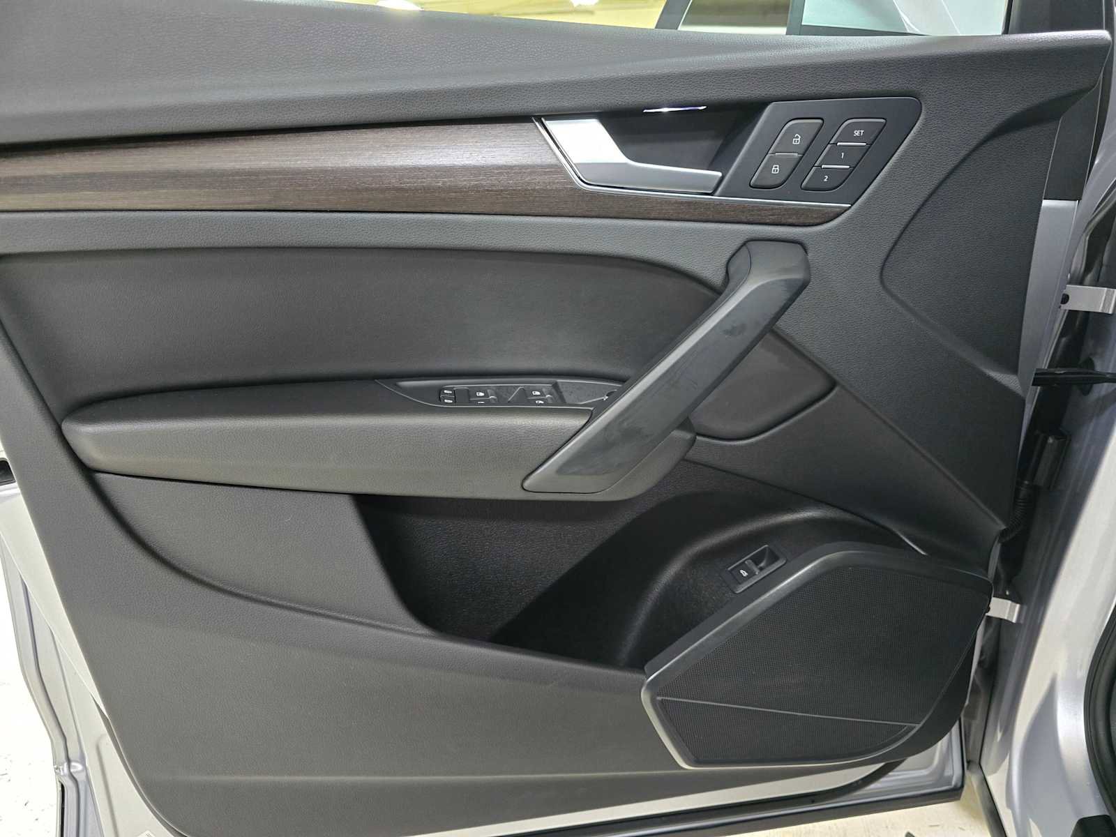 Used 2022 Audi Q5 2.0T Premium w/ Convenience Package image 22