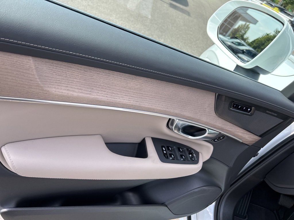 New 2026 Volvo XC90 B6 Plus w/ Protection Package Premier image 3