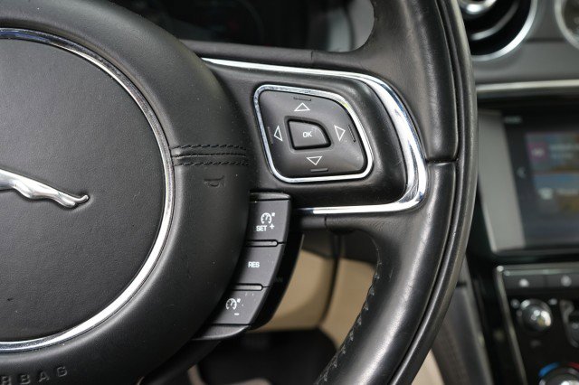 Used 2016 Jaguar XJ L Portfolio image 42