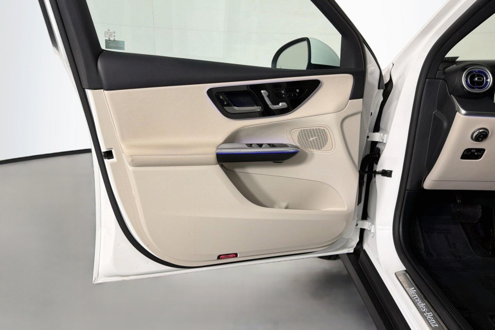 Certified 2025 Mercedes-Benz GLC 300 4MATIC image 23
