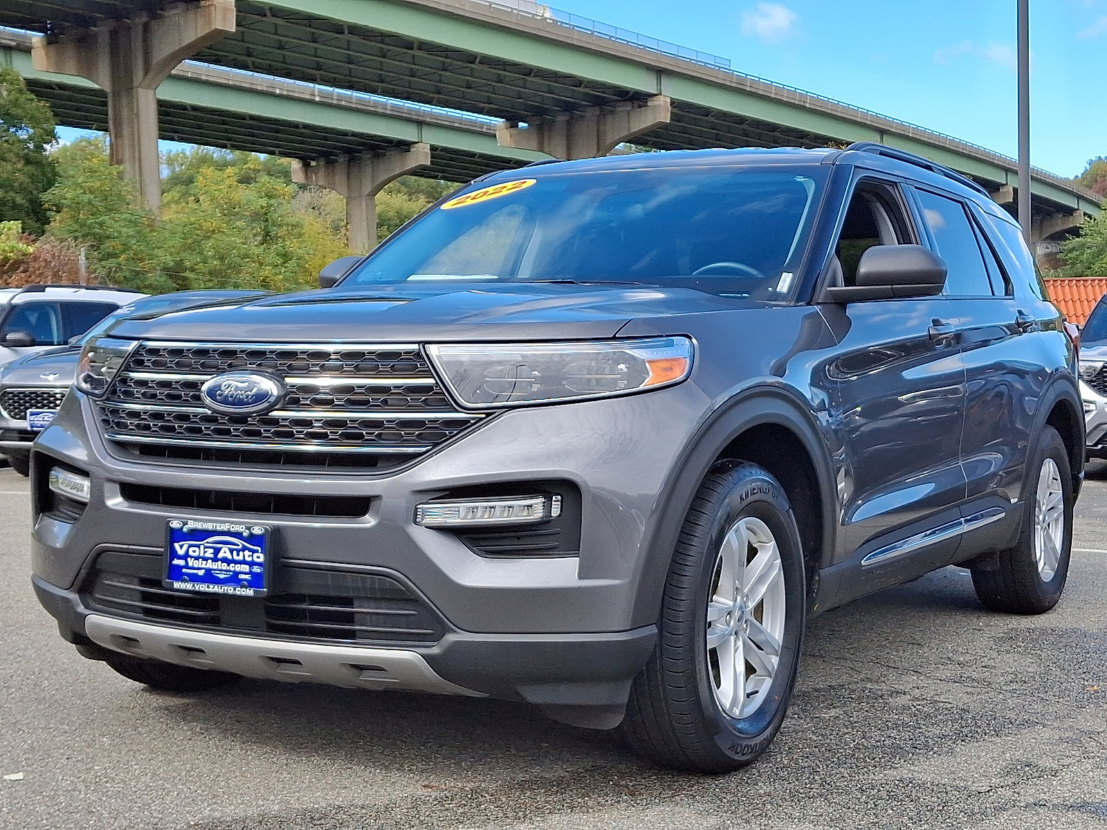 Certified 2022 Ford Explorer XLT w/ Equipment Group 202A image 4
