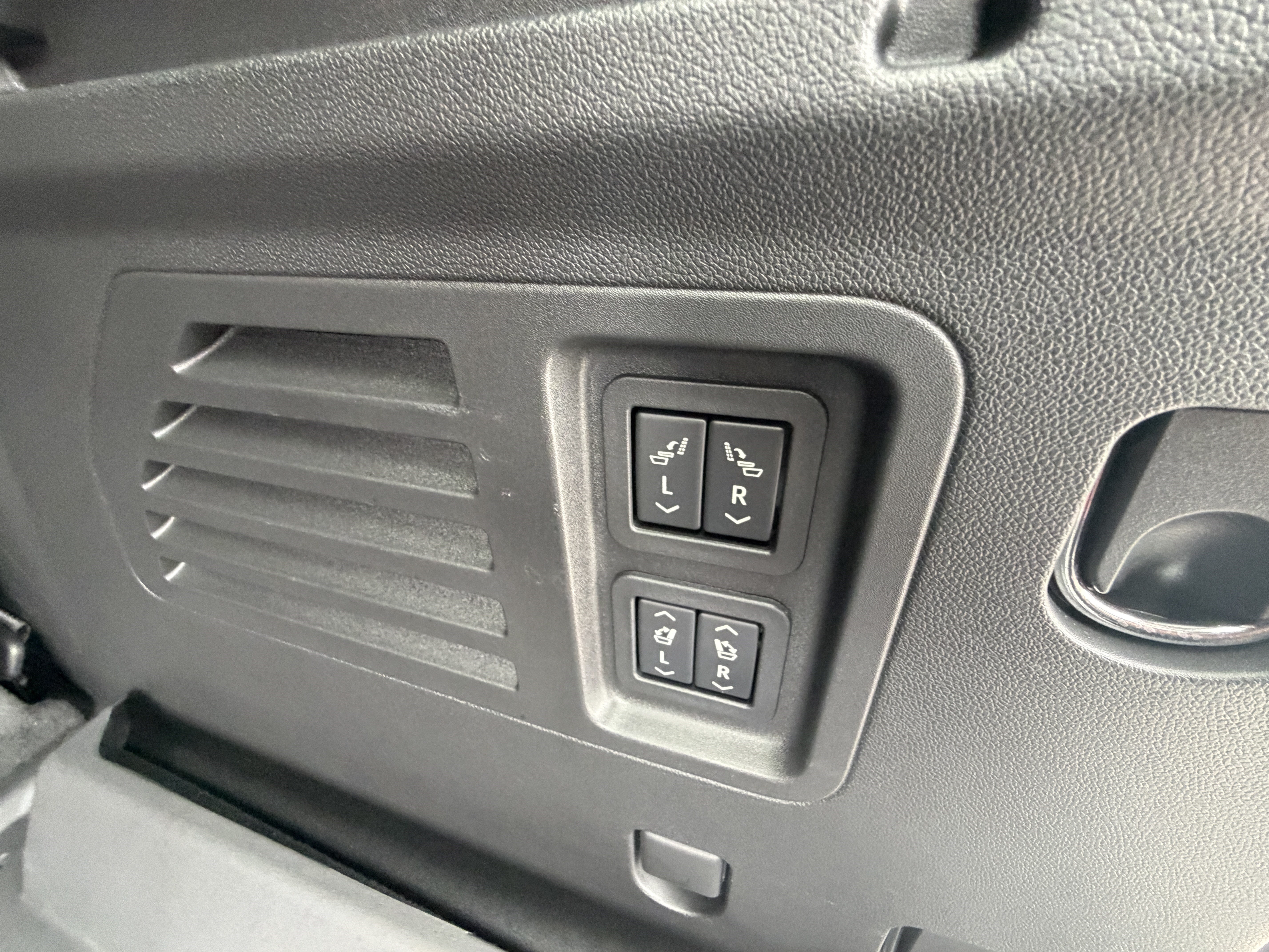 Used 2025 GMC Acadia Denali w/ LPO, Floor Liner Package AWD/4WD image 12
