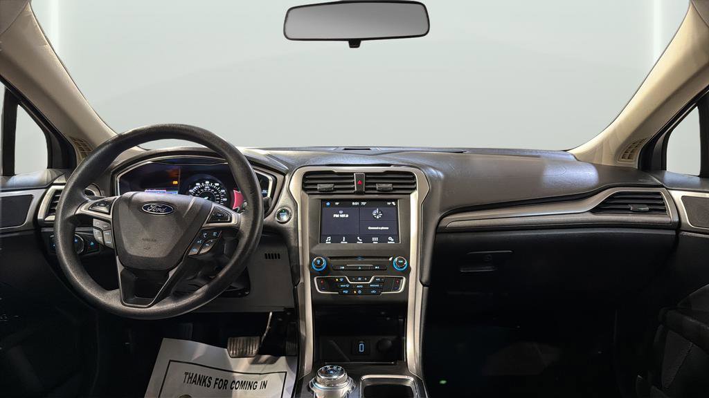 Used 2017 Ford Fusion SE w/ Fusion SE Technology Package image 14