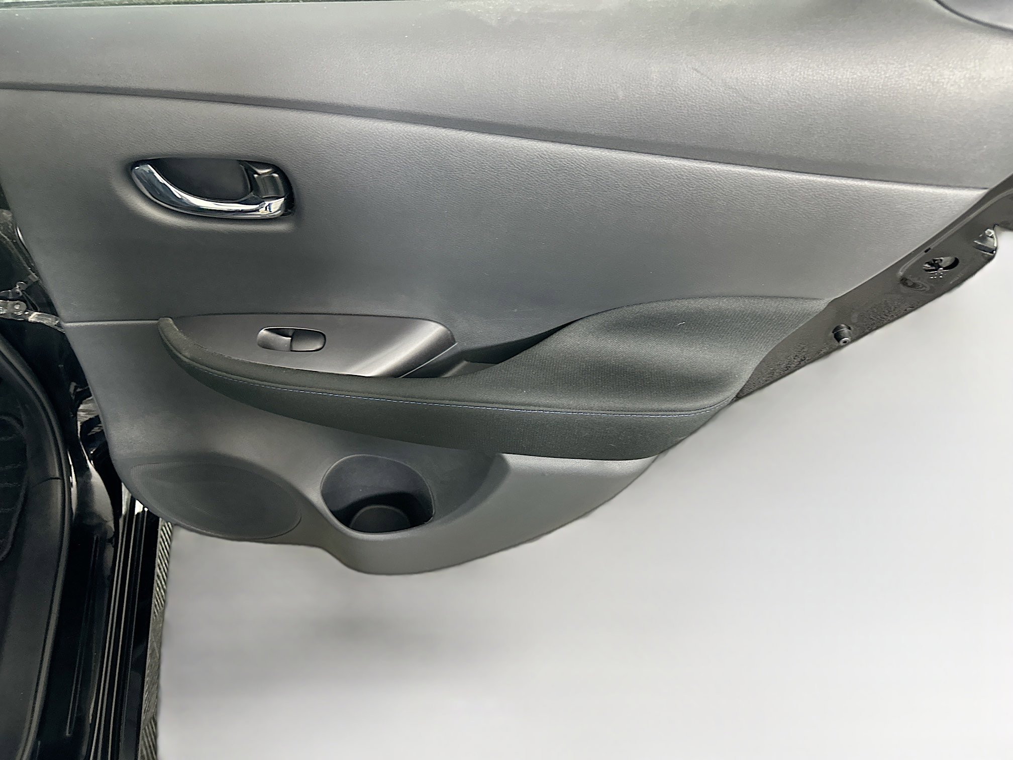 Used 2025 Nissan Leaf S image 27