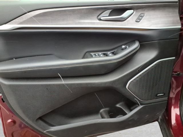 Used 2024 Jeep Grand Cherokee L Limited w/ Luxury Tech Group II image 16