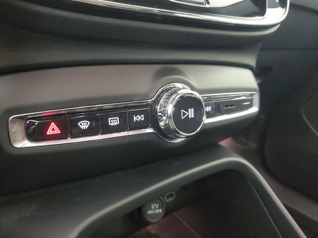 Certified 2024 Volvo C40 P8 Recharge Ultimate w/ Protection Package Premier RWD image 32