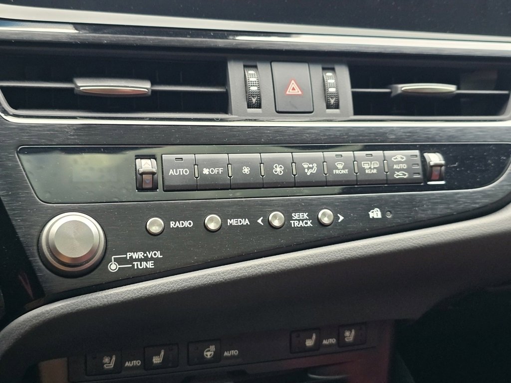 Used 2022 Lexus ES 300h F Sport image 30