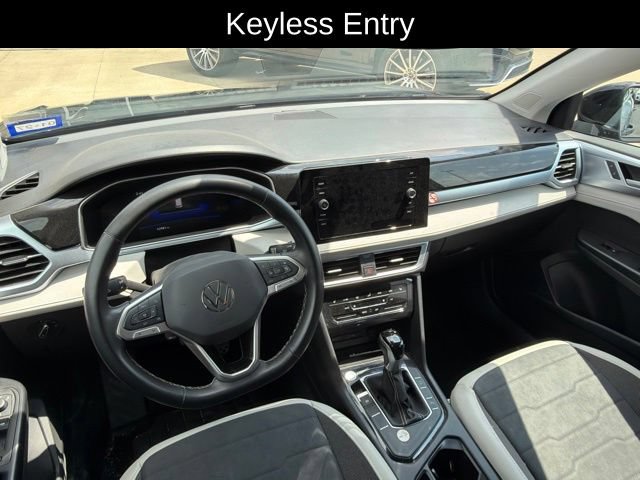 Used 2025 Volkswagen Taos SE FWD image 13