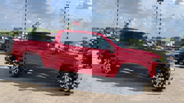 Used 2021 Chevrolet Silverado 1500 LT AWD/4WD image 2