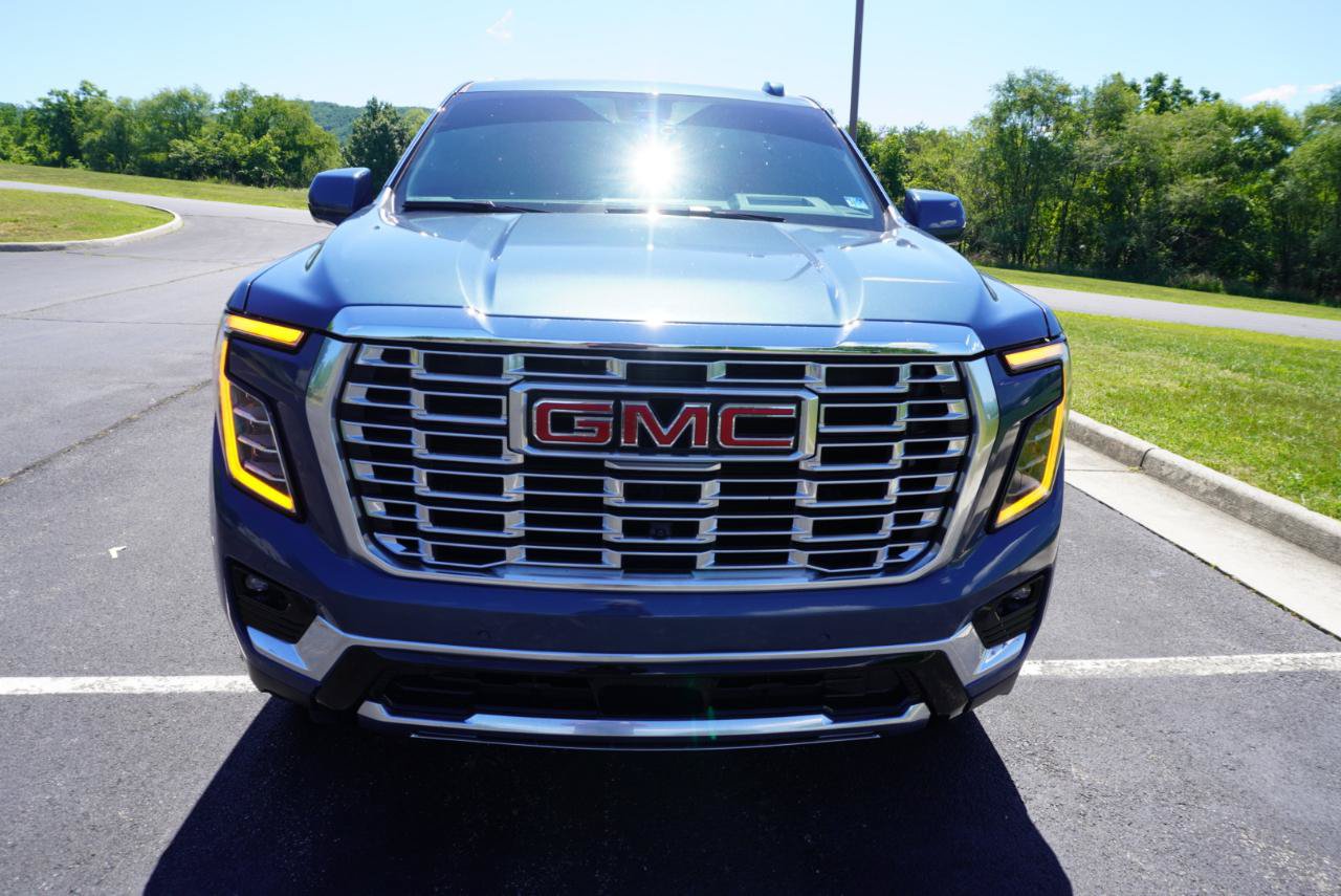 Used 2026 GMC Yukon XL Elevation w/ Elevation Premium Package AWD/4WD image 2