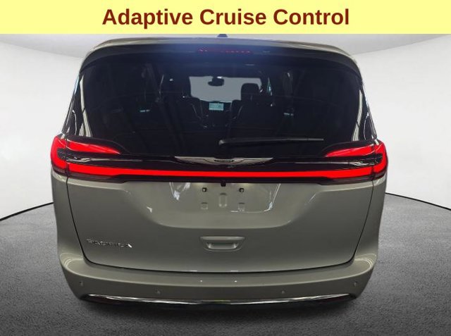 Used 2026 Chrysler Pacifica Select FWD image 8