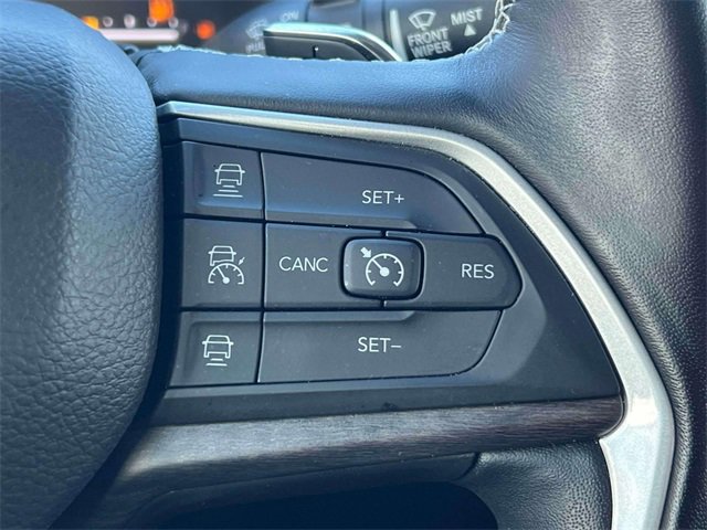 Used 2022 Jeep Grand Cherokee L Limited w/ Black Appearance Package image 22