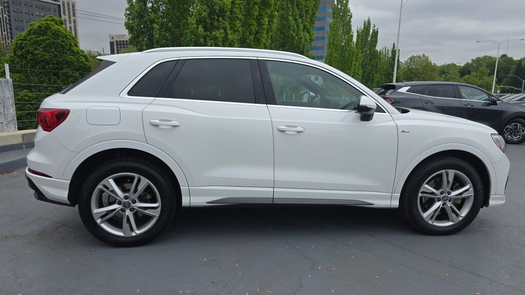 Used 2020 Audi Q3 2.0T Premium Plus w/ Premium Plus Package AWD/4WD image 2