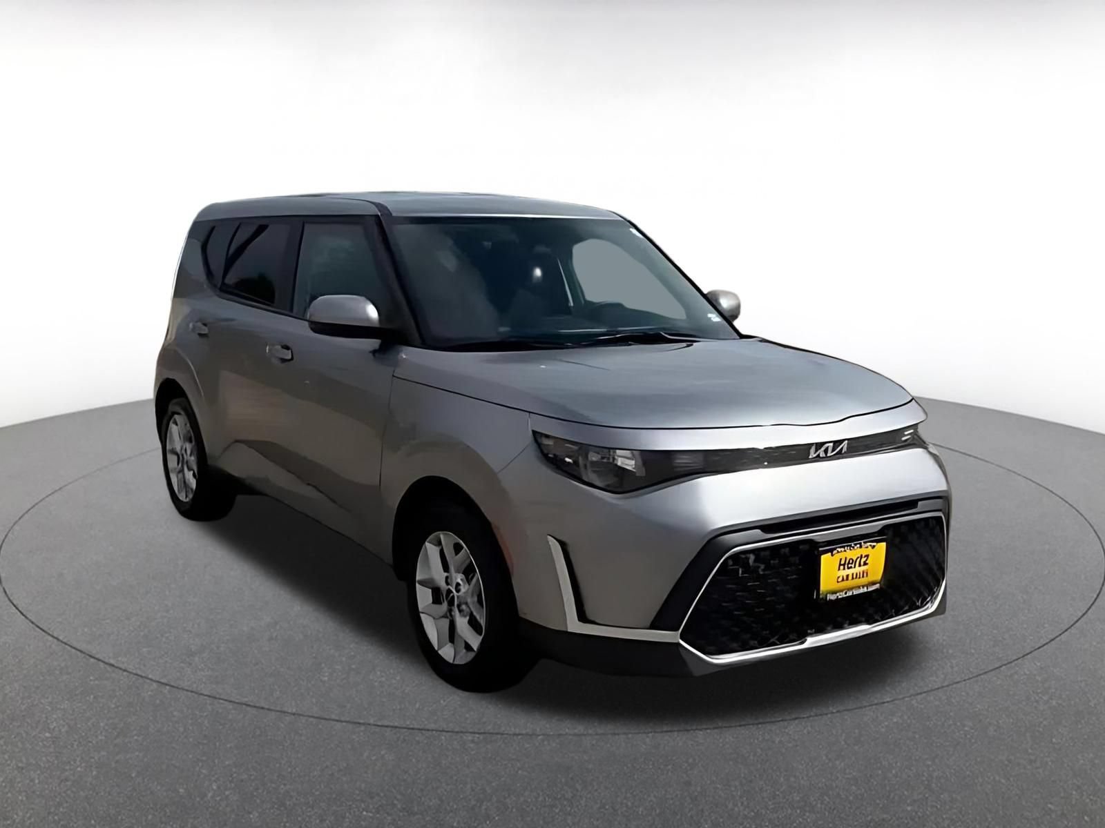 Used 2025 Kia Soul LX w/ LX Technology Package FWD image 3