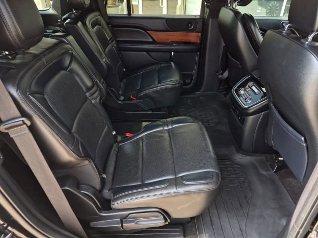 Used 2018 Lincoln Navigator Select w/ Technology Package image 15