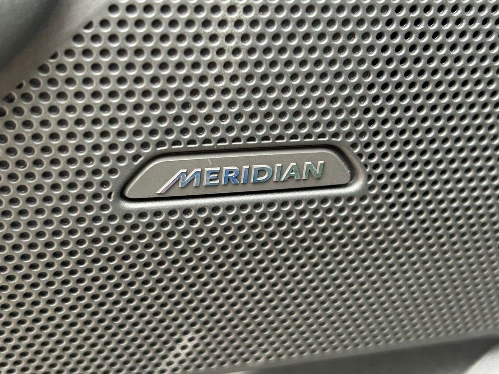 Used 2025 Land Rover Range Rover Velar Dynamic SE image 29