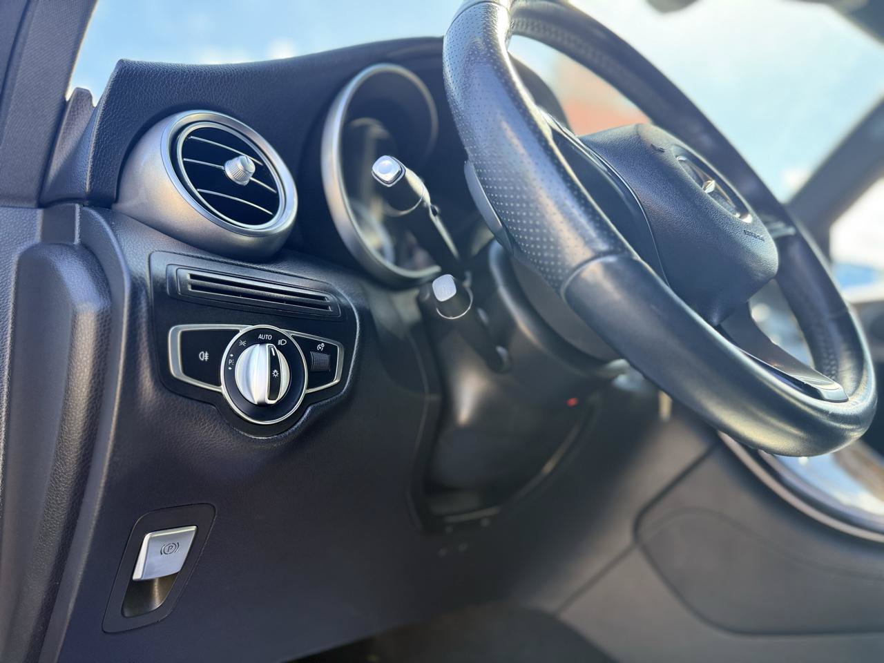 Used 2019 Mercedes-Benz GLC 300 w/ Premium Package image 57