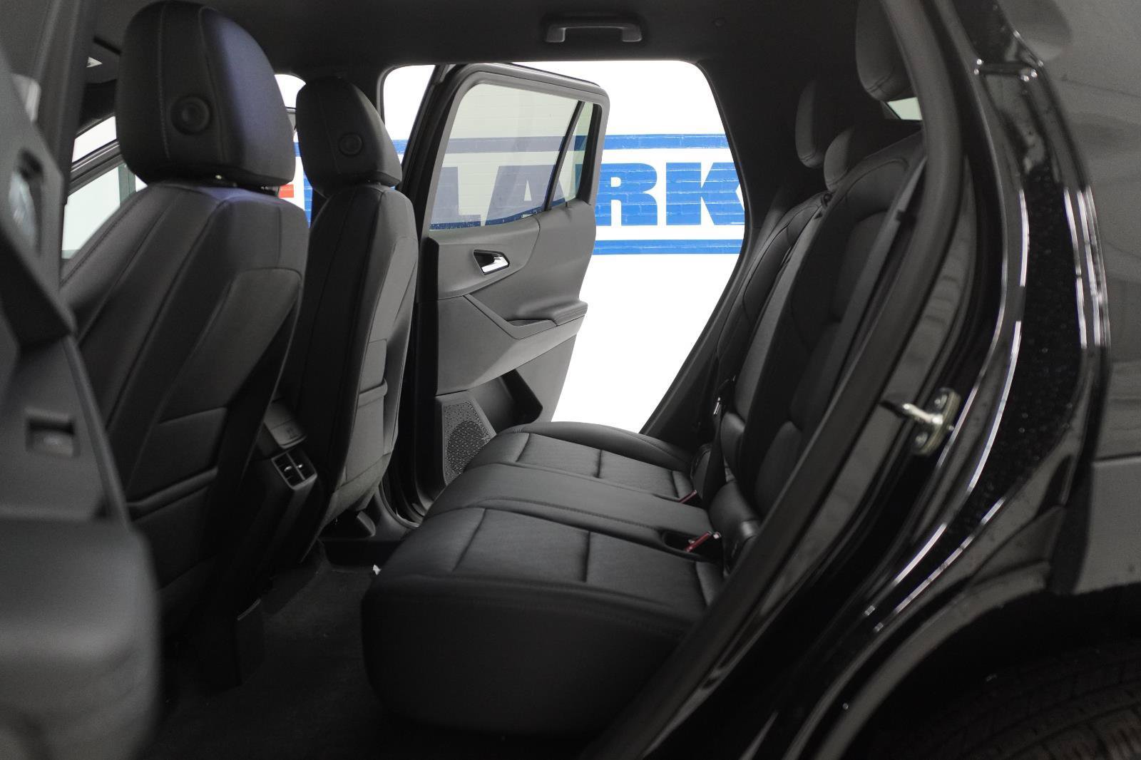 New 2027 Chevrolet Equinox LT w/ Convenience Package II FWD image 22
