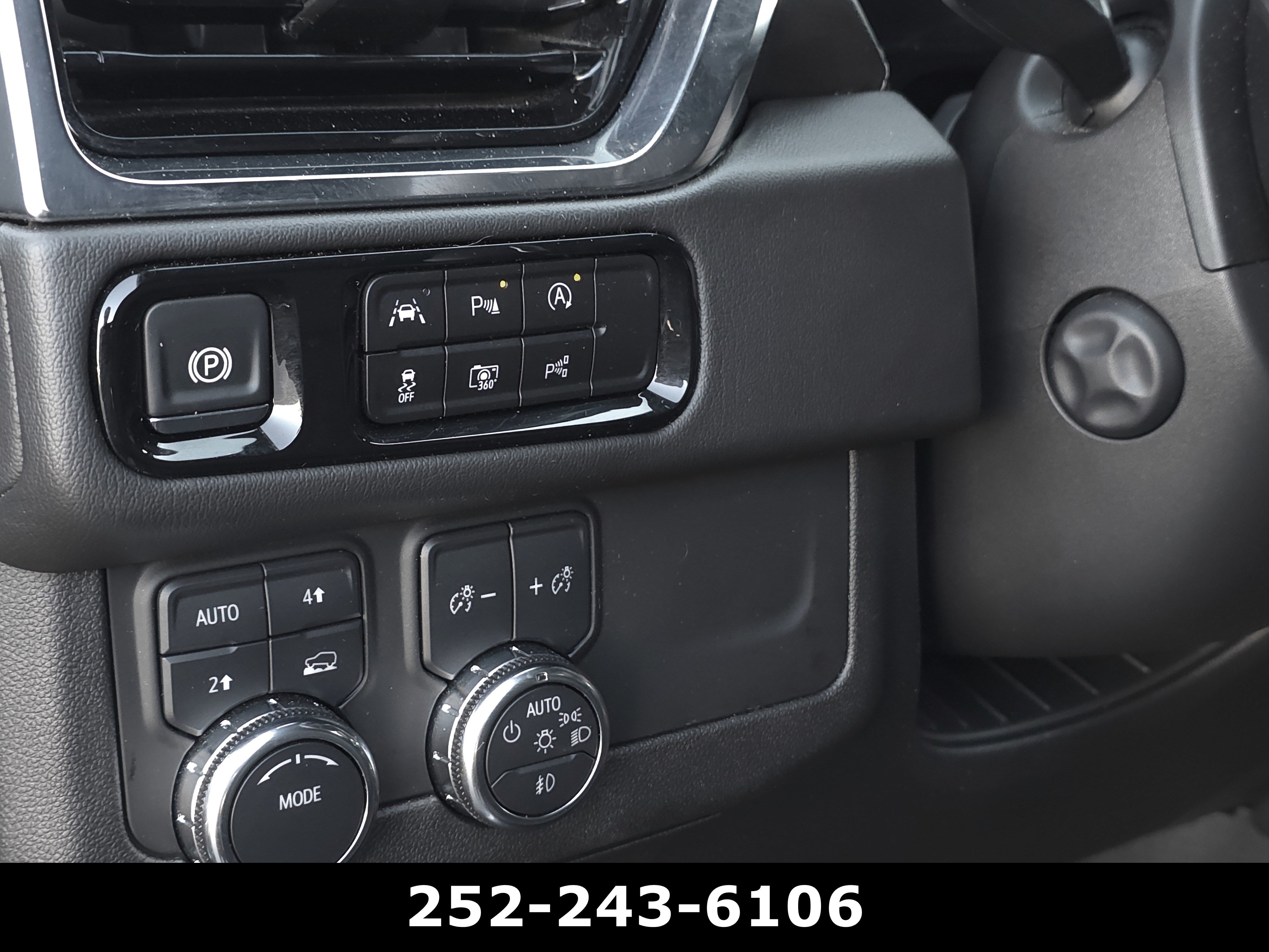 Used 2025 GMC Yukon Denali AWD/4WD image 32