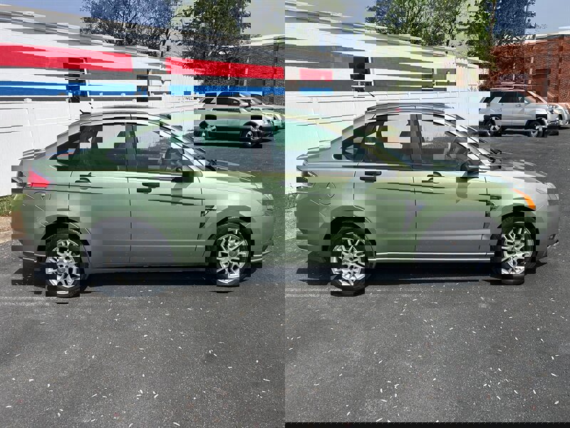 Used 2008 Ford Focus SE image 2