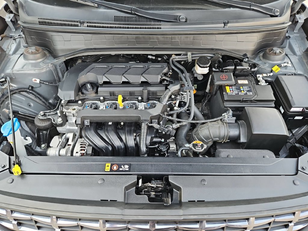 Used 2025 Hyundai Venue SEL FWD image 35