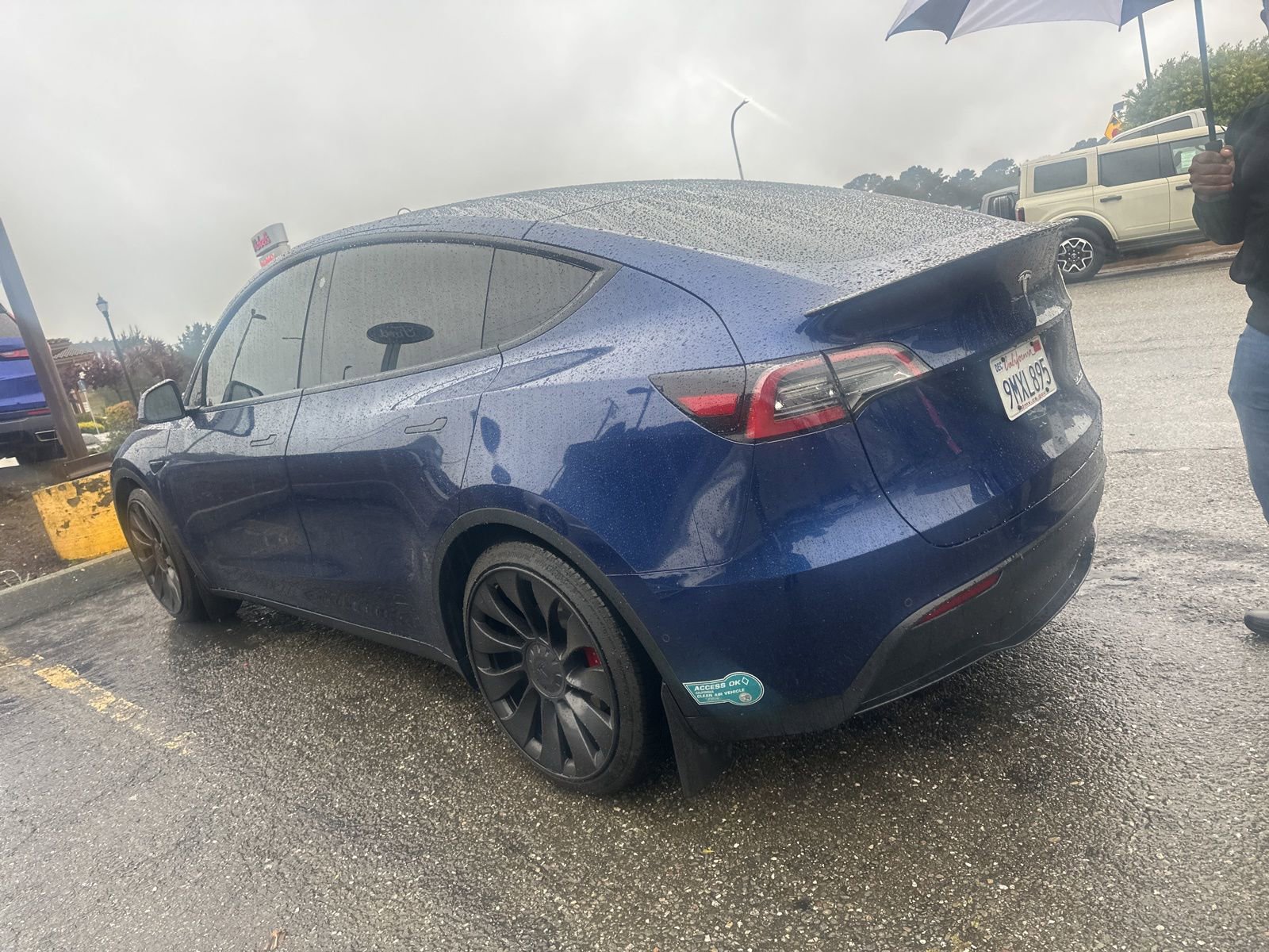 Used 2023 Tesla Model Y Performance image 3