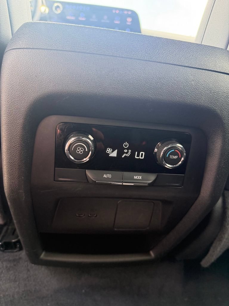 Certified 2025 Chevrolet Traverse LT FWD image 15