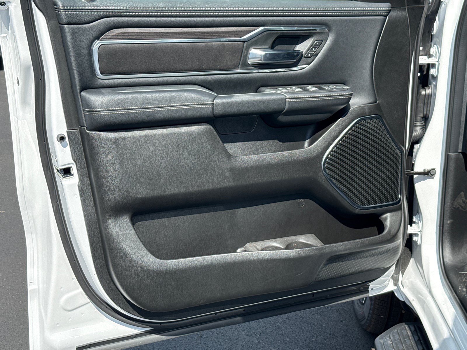 New 2027 RAM 1500 Laramie w/ Night Edition AWD/4WD image 10