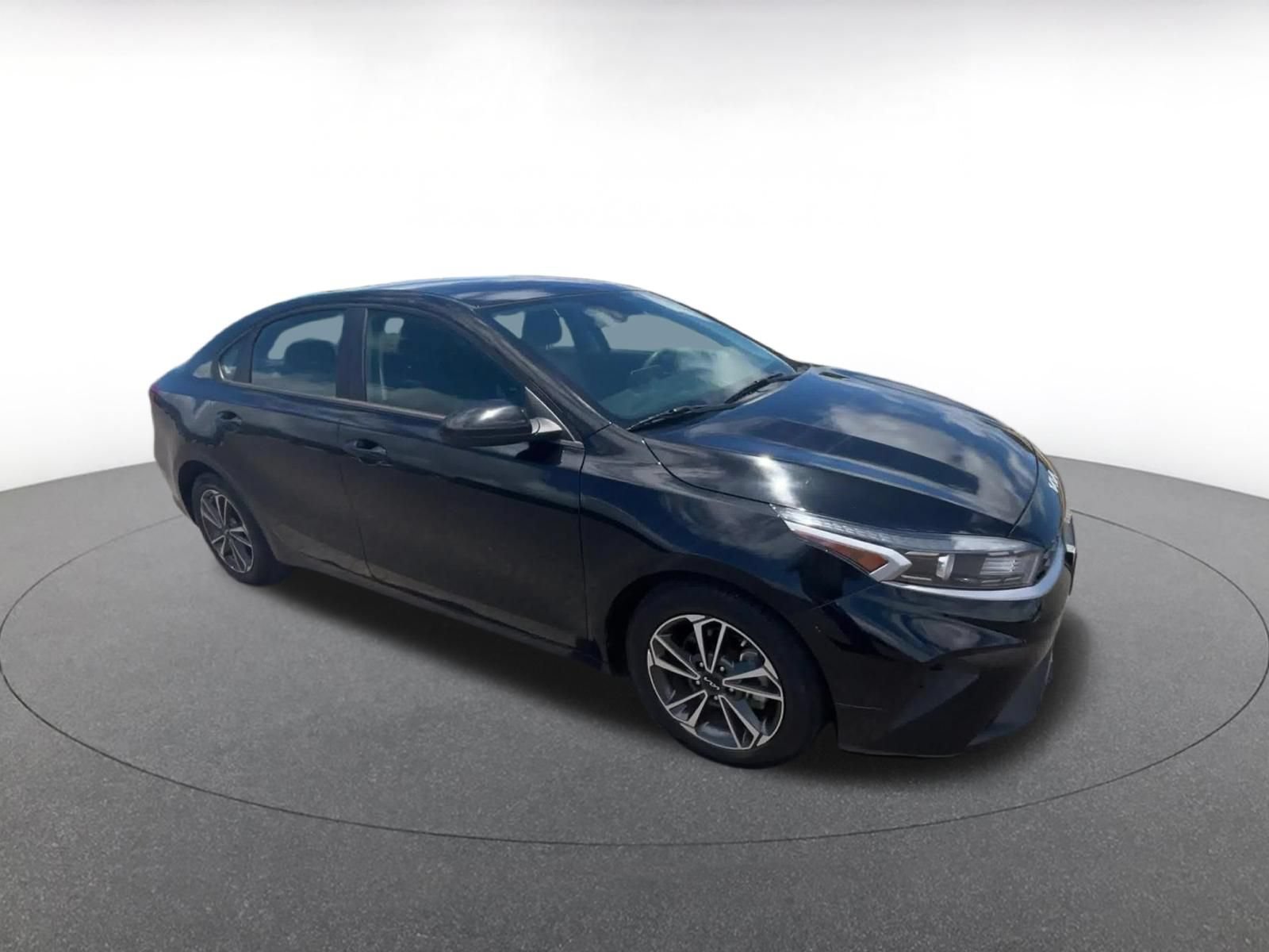 Used 2024 Kia Forte LXS FWD image 2
